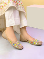 Elegant Floral Embroidered Ethnic Juttis