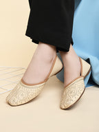 Handcrafted Traditional Design with Chic Embroidery Juttis