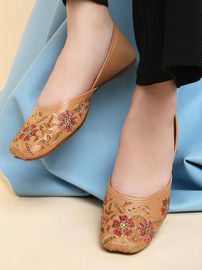 Embroidered Floral Pattern Traditional Juttis