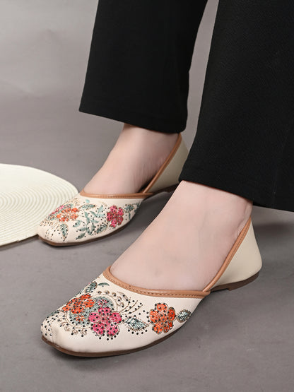 Embroidered Floral Pattern Traditional Juttis