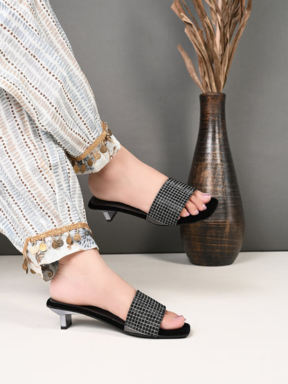 Sophisticated & Classy Grid Design Flat Slippers