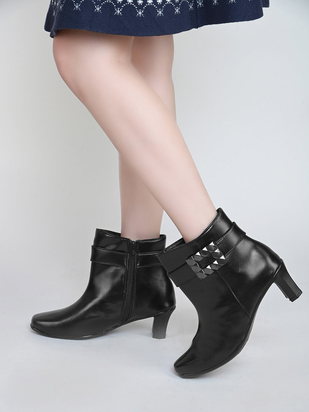 Comfortable & Stylish Zipper Black Boots