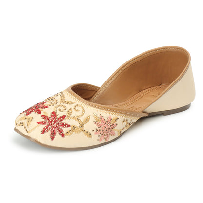 Attractive Flower Design Fancy Ethnic Punjabi Juttis