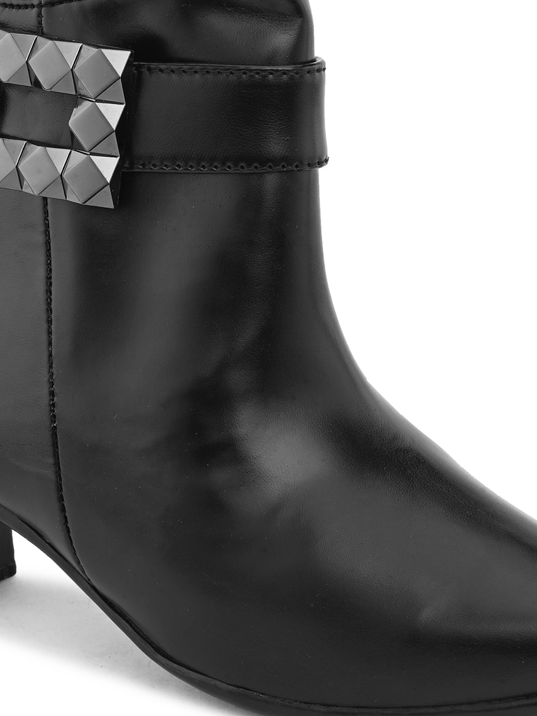 Comfortable & Stylish Zipper Black Boots