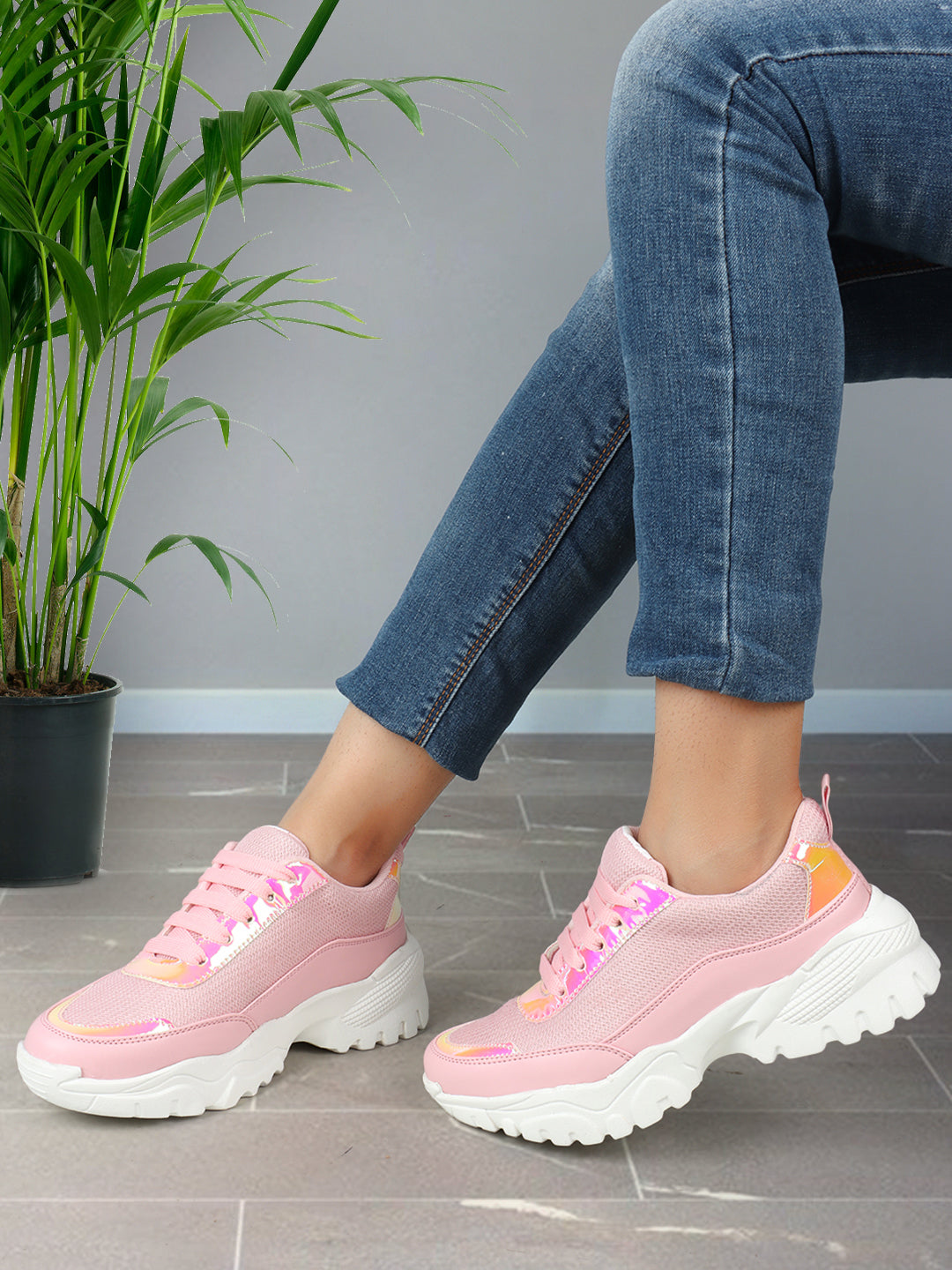 Chic & Comfortable Stylish Sneakers With Trendy Design