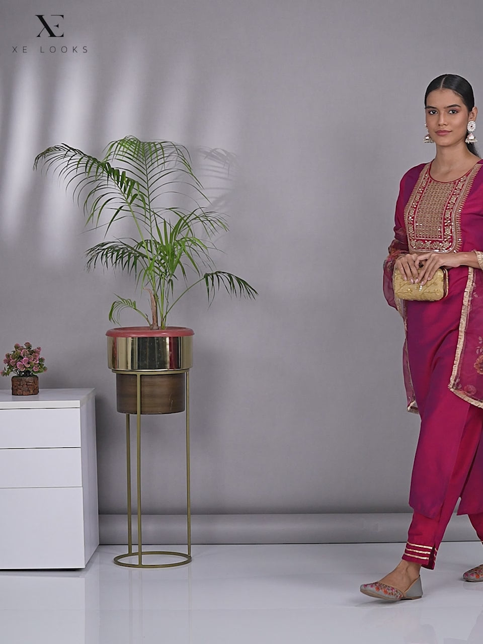 Flowery Design Vibrant & Attractive Punjabi Traditional Juttis