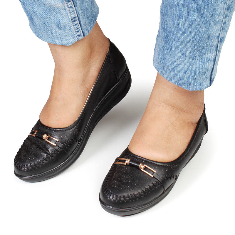 Comfortable & Alluring Buckle Design Flat Ballerinas