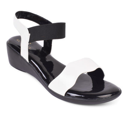 Classic & Shiny Sandals With Sleek Design