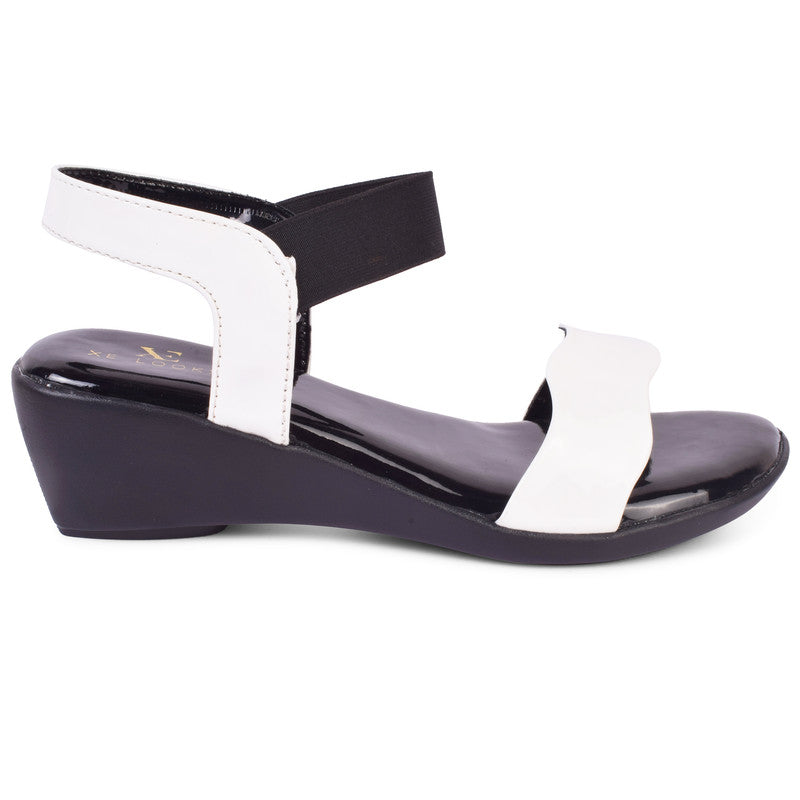 Classic & Shiny Sandals With Sleek Design