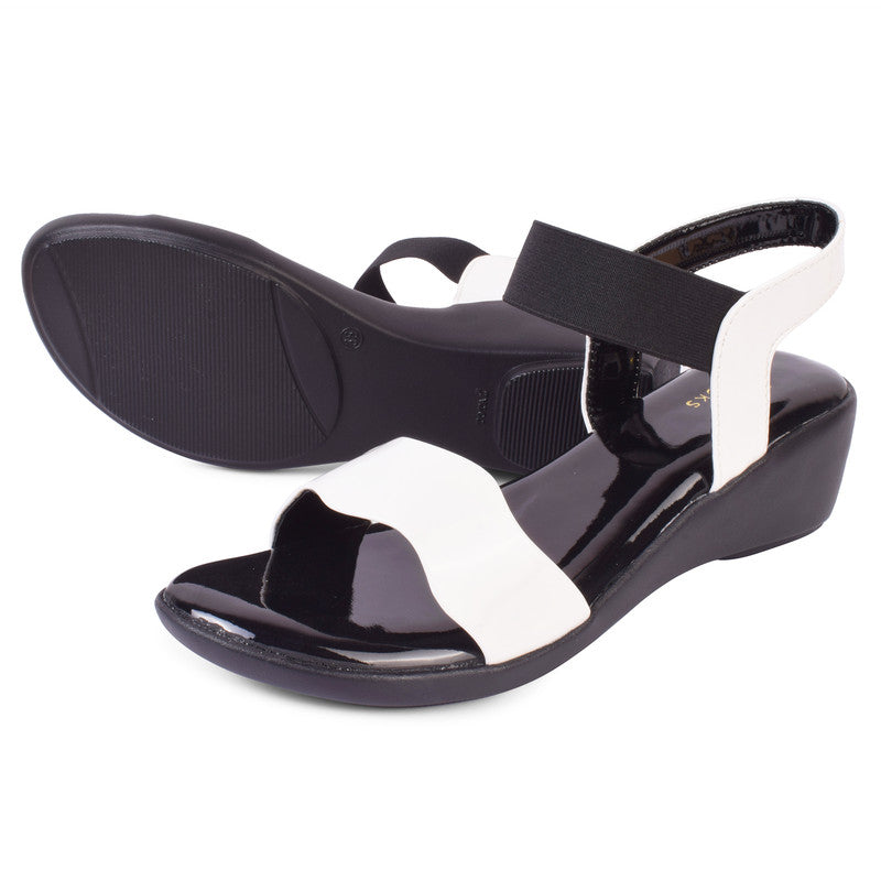 Classic & Shiny Sandals With Sleek Design